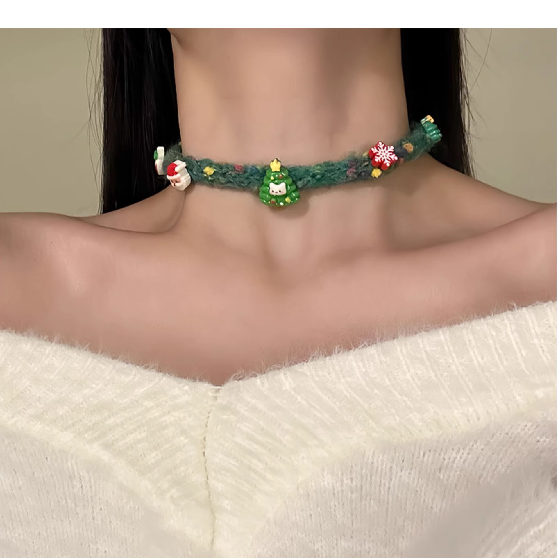 Autumn and winter plush Christmas colorful necklace for women, a light luxury and niche necklace with a cute snowman around the neck, creating an atmosphere Application Scenario