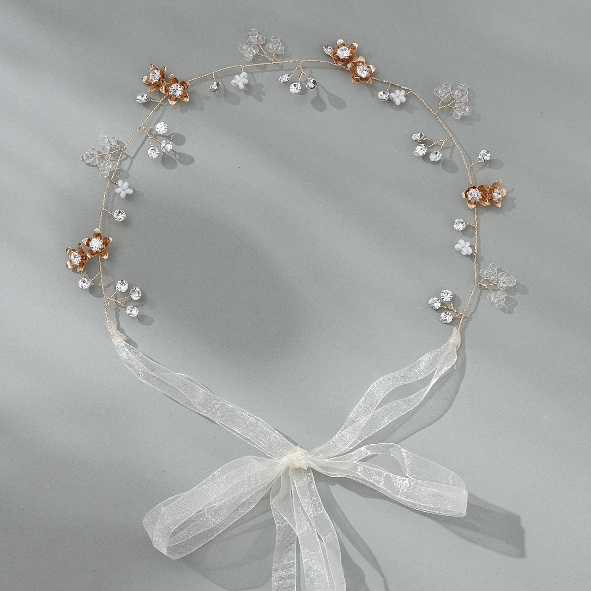 European and American bride accessories, handcrafted pearl headbands, beautiful floral braided hair accessories, retro updo hair bands, hair accessories wholesale details Picture