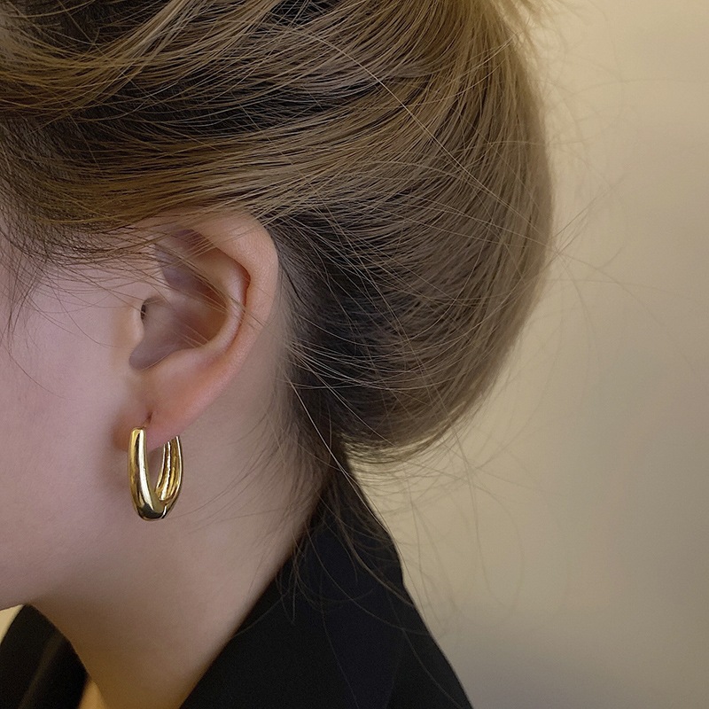 New circular ear buckles with a unique and niche design, exquisite and small earrings, versatile and simple stud earrings and earrings for women details Picture