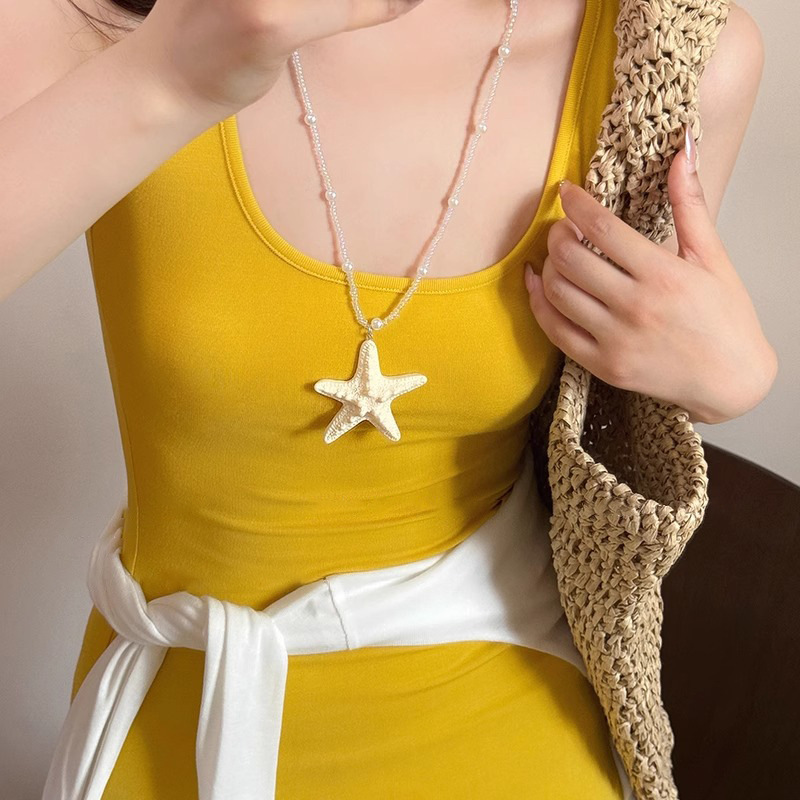 Dopamine long beaded starfish necklace for women, summer seaside and island vacation style, exaggerated collarbone chain accessory processing Application Scenario
