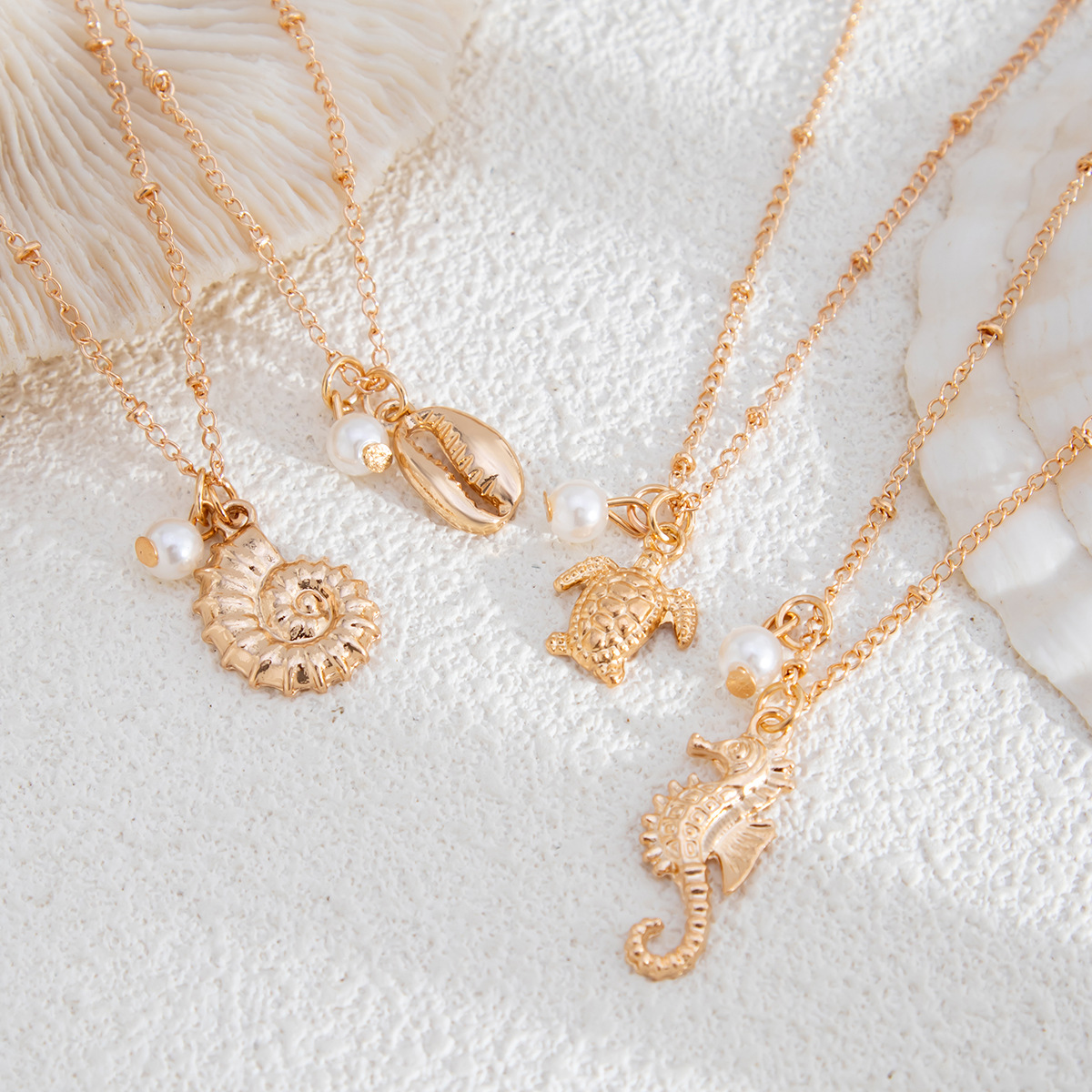 European and American cross-border jewelry vacation style seahorse turtle alloy pendant necklace, simple pearl beaded chain, collarbone chain Application Scenario