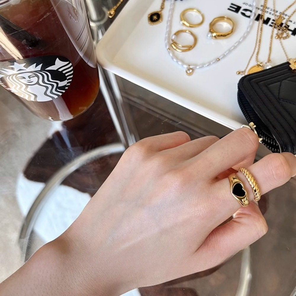 Korean black oil-dripping heart-shaped twisted thread ring, sweet and cool style, light luxury, high-end layered index finger ring, trendy details Picture