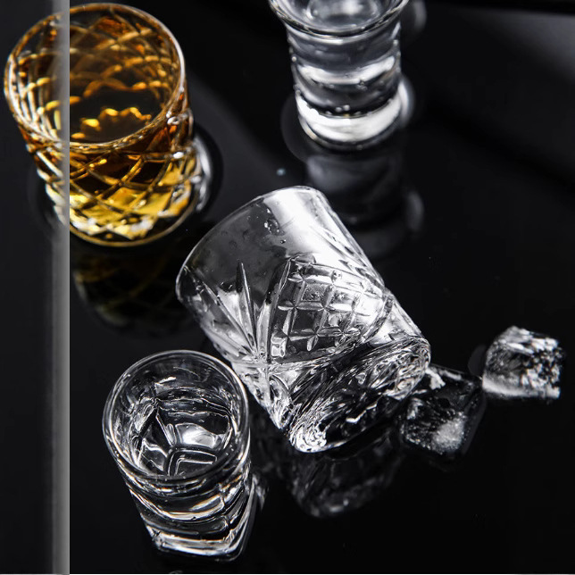 king carved white spirit household glass cups, small foreign wine cups, cups 2, two bullet cups, one sip cup, spirits cup Specification drawing