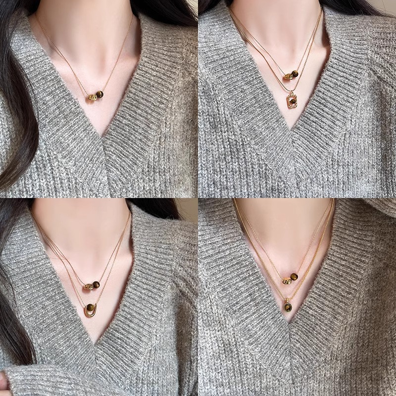 This U-shaped tiger's eye pendant necklace is a retro, elegant, light luxury and versatile necklace for women. It's a sweater chain full figure