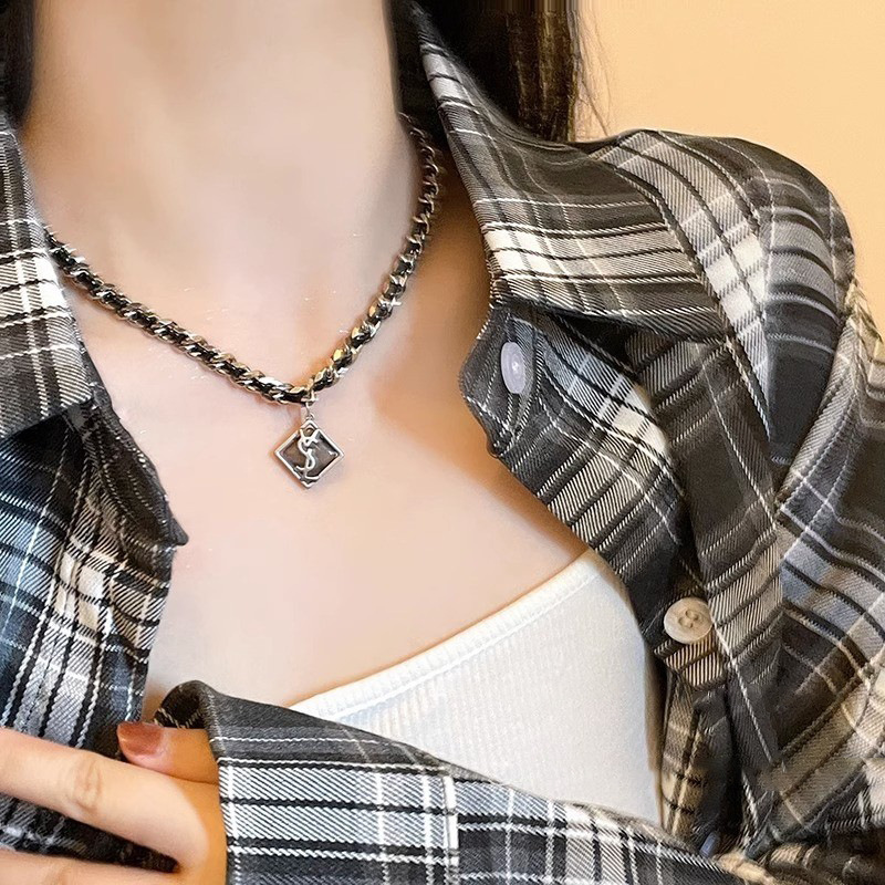 Sweet and cool chanel-style leather rope necklace for women, 2023 new model nameplate pendant collarbone chain style elegant neck chain details Picture