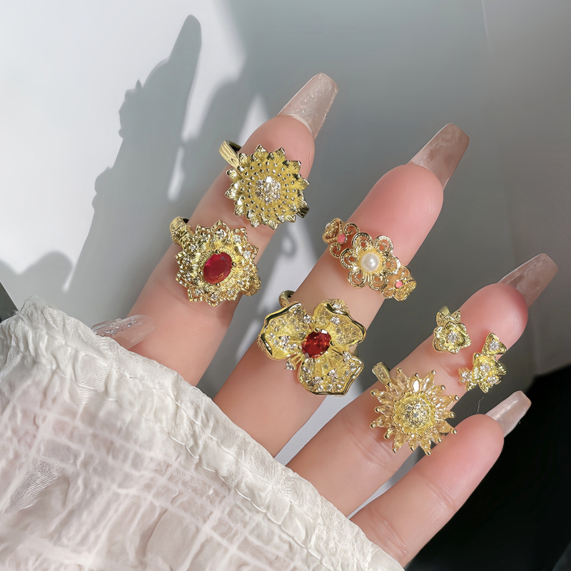 European and American cross-border heavy industry flower opening ring, women's light luxury and high-end feel, sunflower sweet and cool style, versatile index finger ring Application Scenario