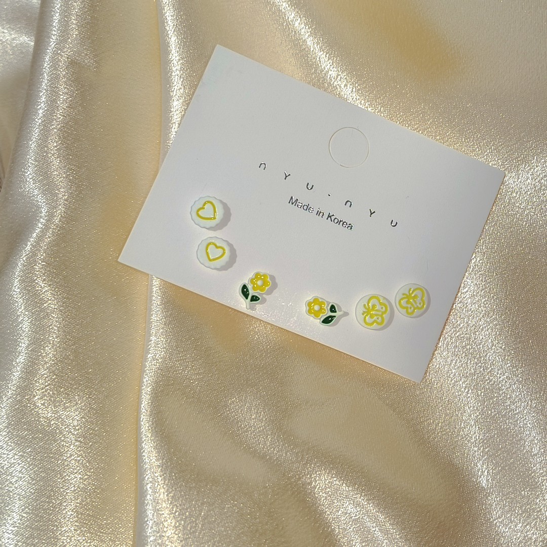 A fresh and elegant yellow flower three-piece set of ear studs for women, with a sweet and unique style, is versatile and has a small design sense full figure