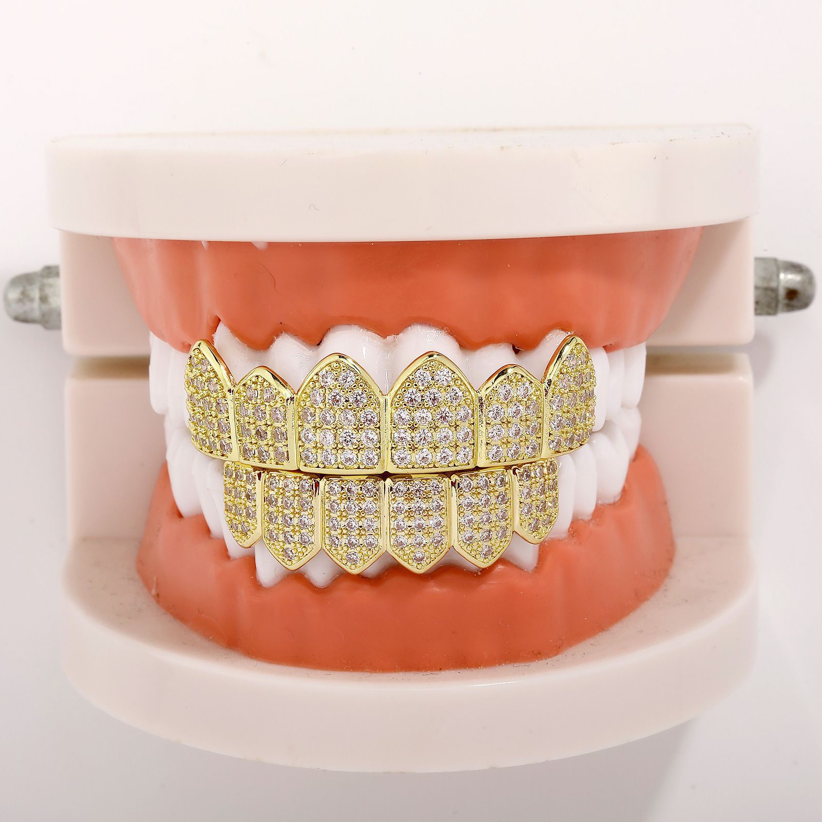 TEMU's full zirconium-plated real gold zircon braces are selling well. Wholesale of the Halloween bestseller vampire sharp teeth hip-hop braces full figure