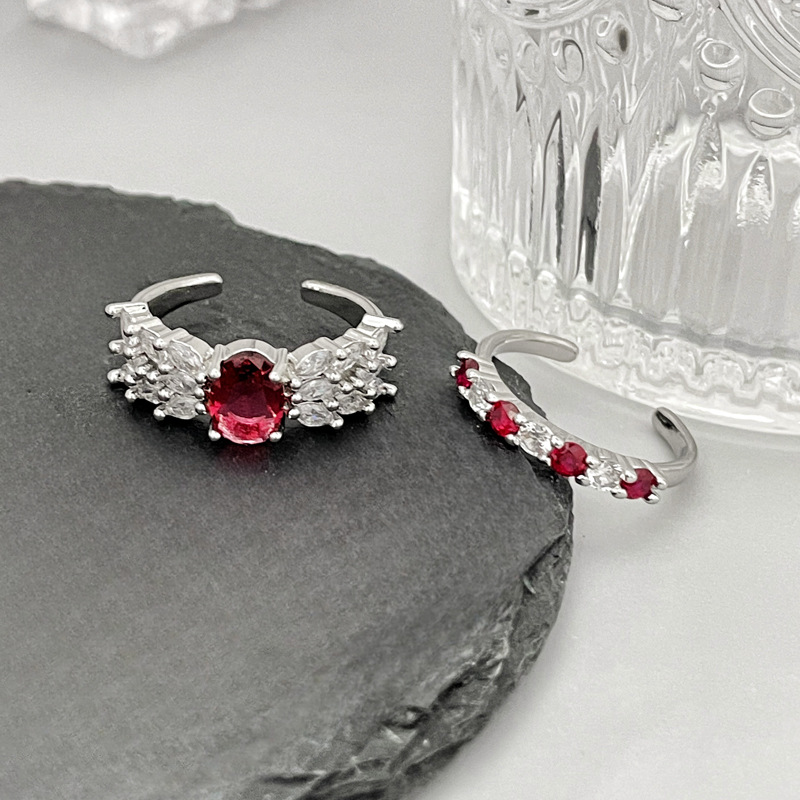 A fashionable, light luxury, niche and versatile red zircon open ring for women on Instagram, with a cold style, sweet and cool quality, and a trendy index finger ring Specification drawing