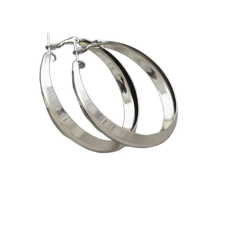 The large plain ring earrings are a new bestseller for women in 2025, exuding a light luxury and high-end feel. The wide circle earrings are exaggerated Item Picture