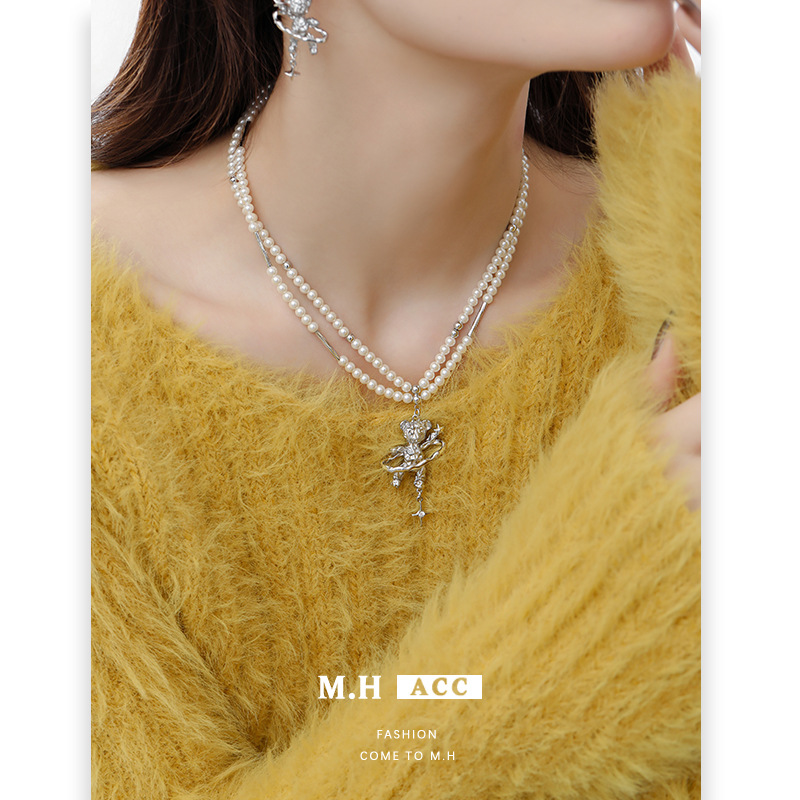 The Star Bear series necklace features a simple design and versatile collarbone chain. It is an exquisite necklace with an original cold style on Instagram for women details Picture