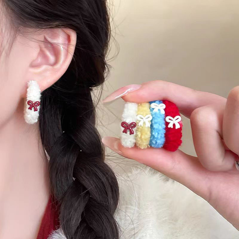 Autumn and winter plush bow ear rings for women, unique round and square face, small earrings, ear buckles, fashionable, sweet and individual earrings full figure