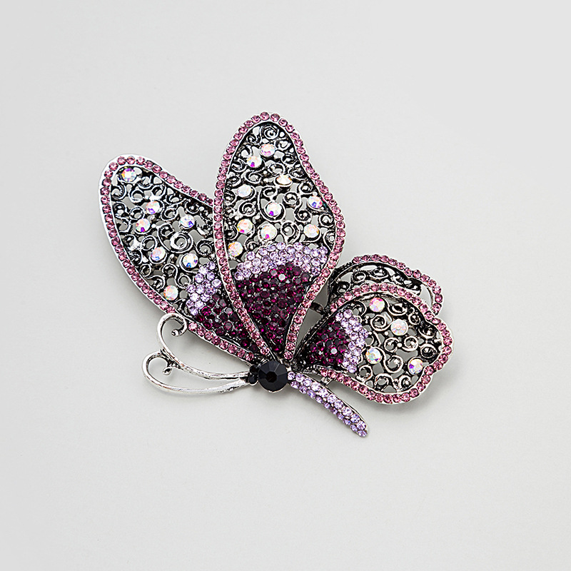 European and American creative large rhinestone butterfly brooch, new cross-border personalized brooch for women, coat accessory brooch Application Scenario