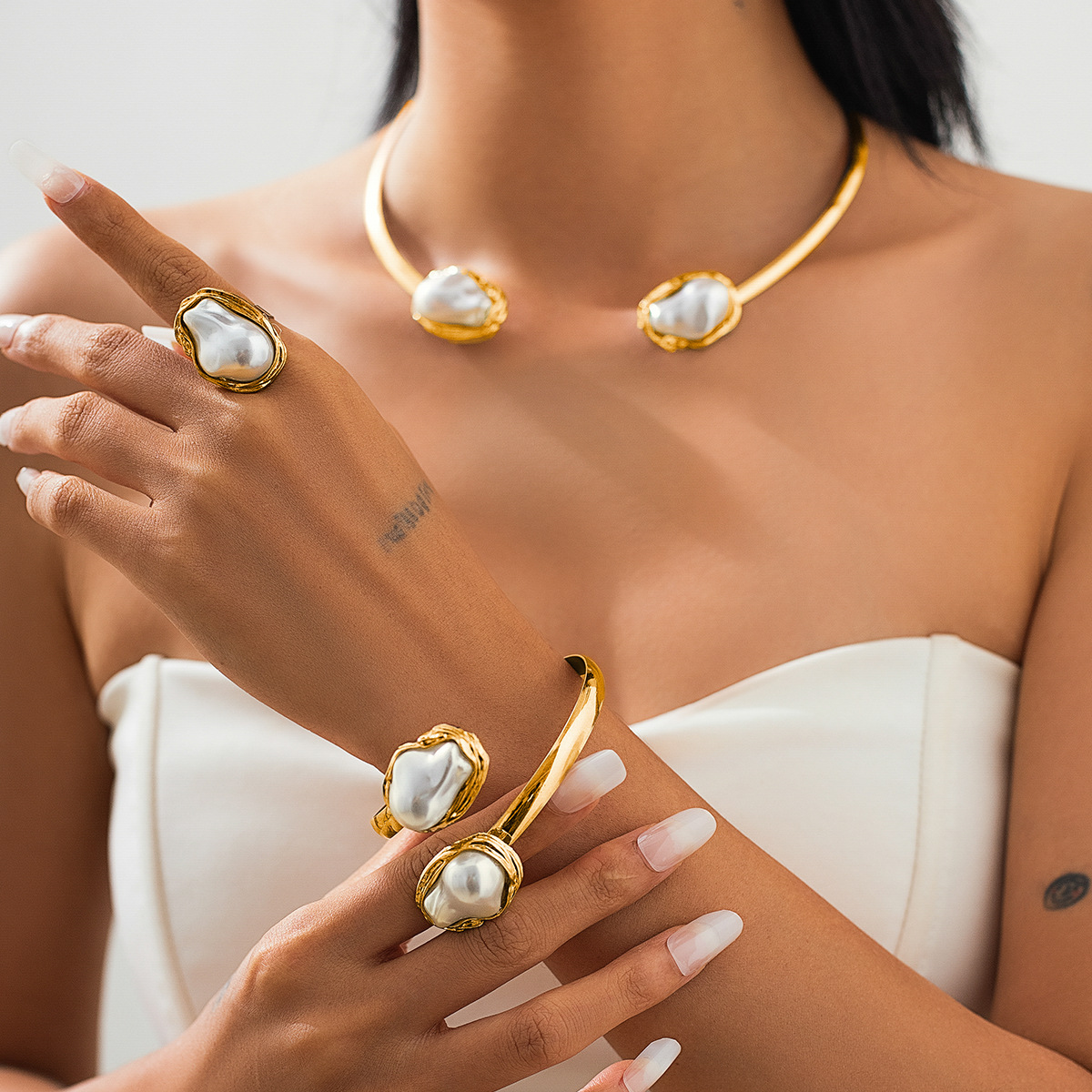 European and American cross-border jewelry, French Baroque irregular-shaped pearl necklace, retro niche alloy collarbone chain set full figure