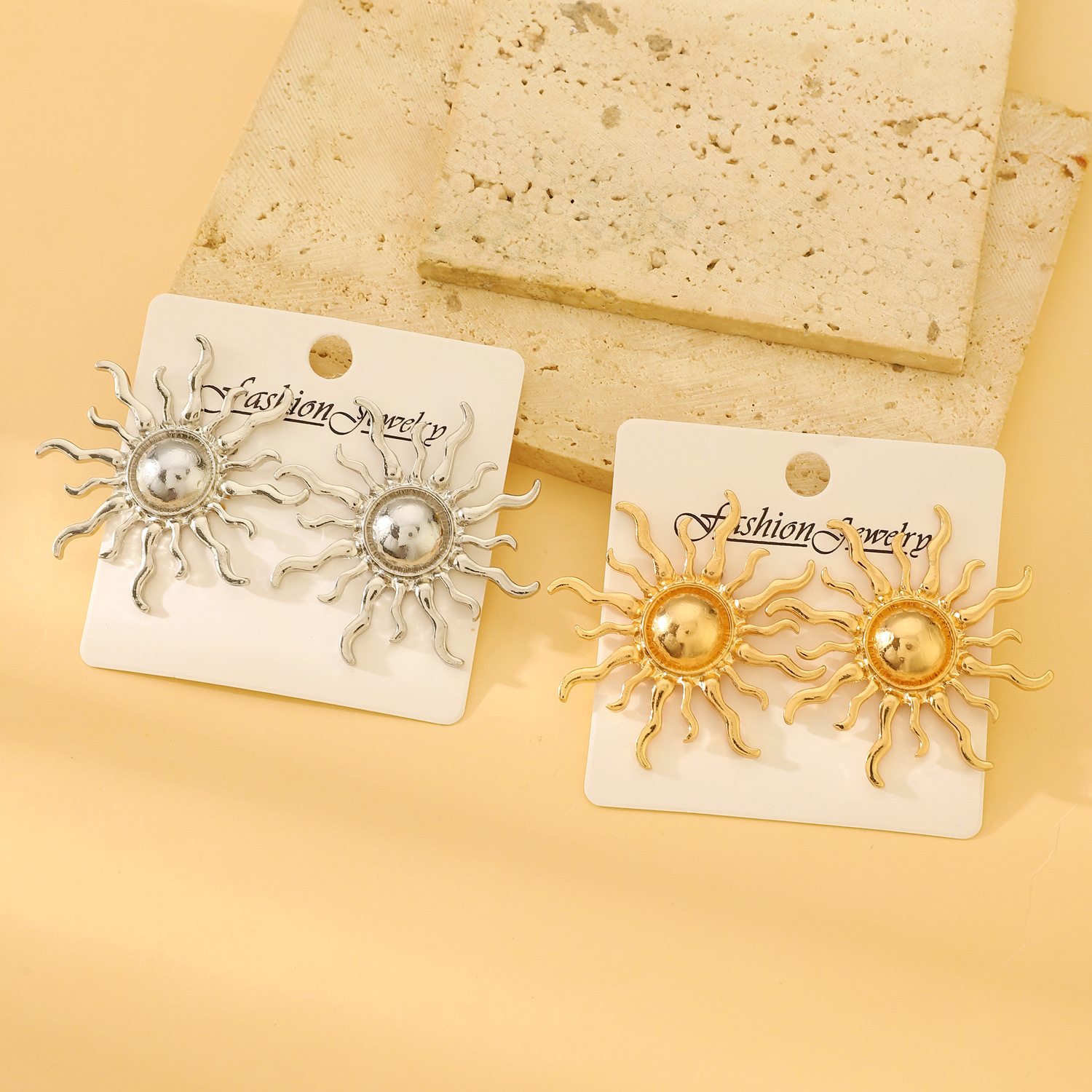 European and American exaggerated design sense high-end sun stud earrings, retro fashion sunflower earrings, women's cross-border export earrings Application Scenario