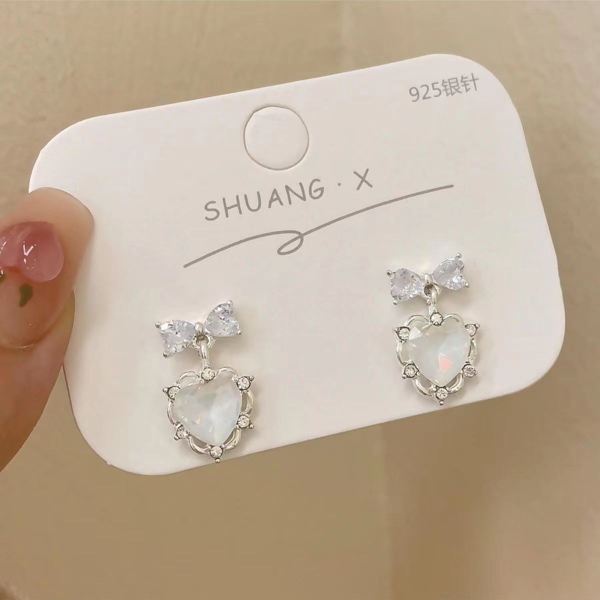 ins Korean version cute and versatile design zircon bow stud earrings, light luxury and high-end style, gentle heart earrings Application Scenario