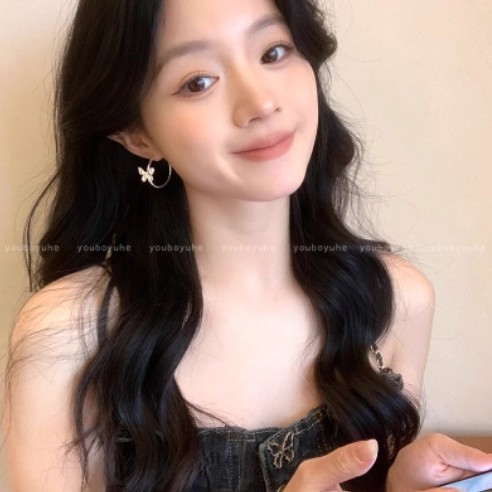 Super Fairy Butterfly C-shaped ear Ring Women's light luxury high-end Stud earrings 2025 Spring New face-enhancing small earrings and earrings full figure