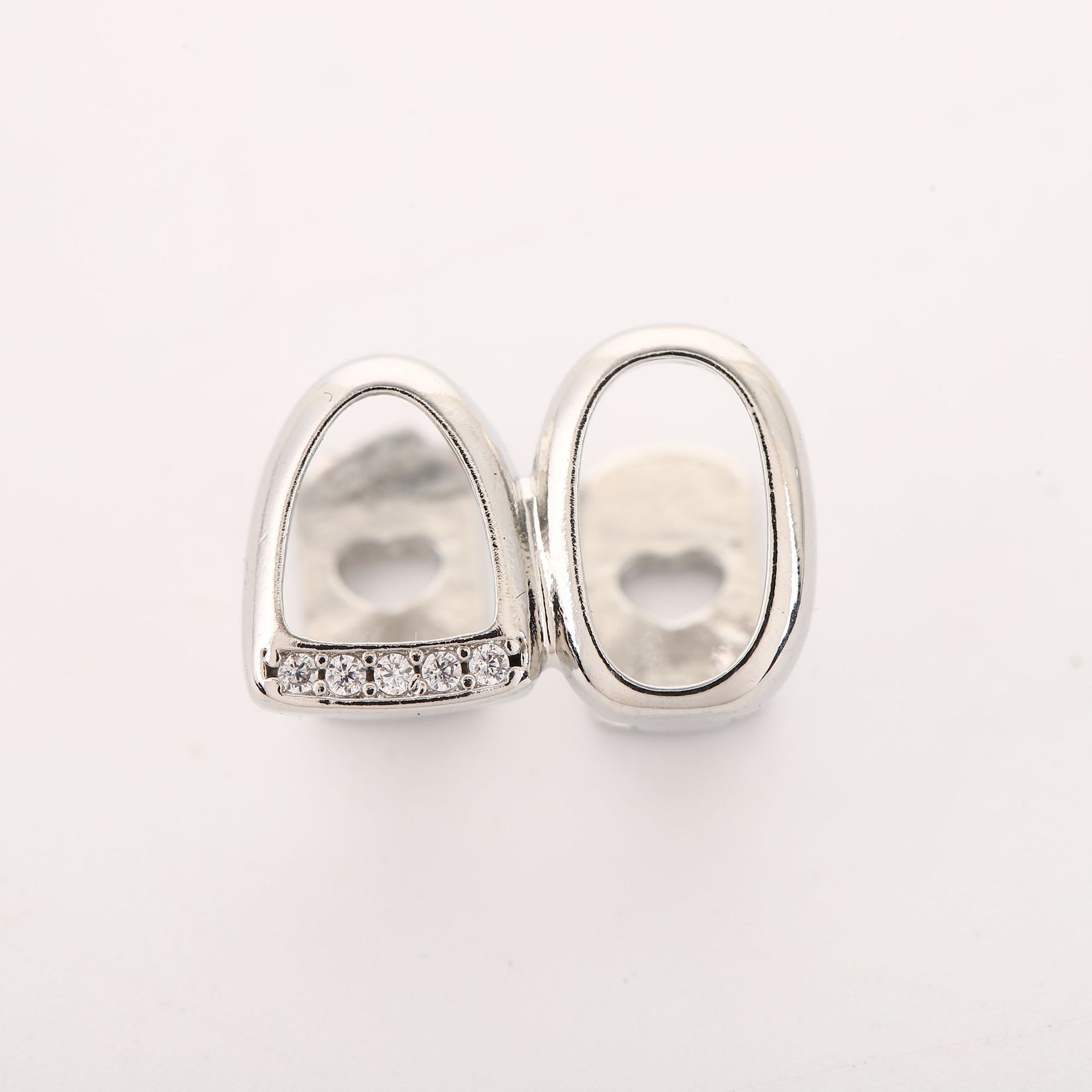 Cross-border European and American hip-hop bestsellers, Zircon micro-inlaid dental crowns teethgrillz hip-hop double teeth gold-plated teeth Application Scenario