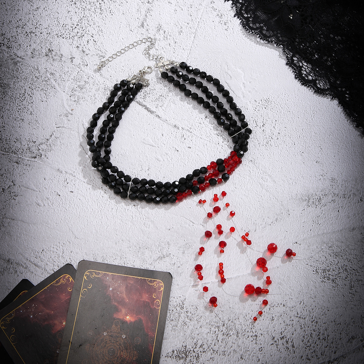 European and American Gothic style beaded necklaces, red blood drop choker necklaces, artificial blood imitation crystal tassels, Halloween decorations Application Scenario
