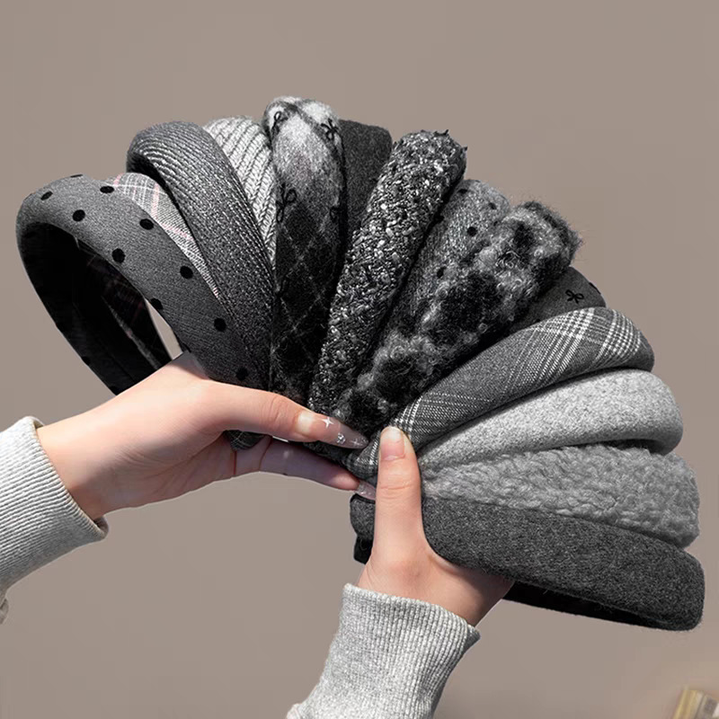 The grey Korean-style hair band for spring and summer exudes a high-end vibe. It features a bow polka dot high headband on the top of the head for washing the face and a stylish hairpin details Picture