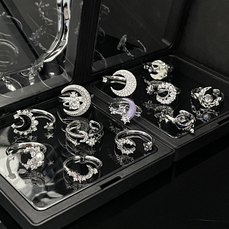 This is a light luxury moonlit ring with a niche design from Japan and South Korea. It is a versatile and elegant index finger ring with a cold style Application Scenario