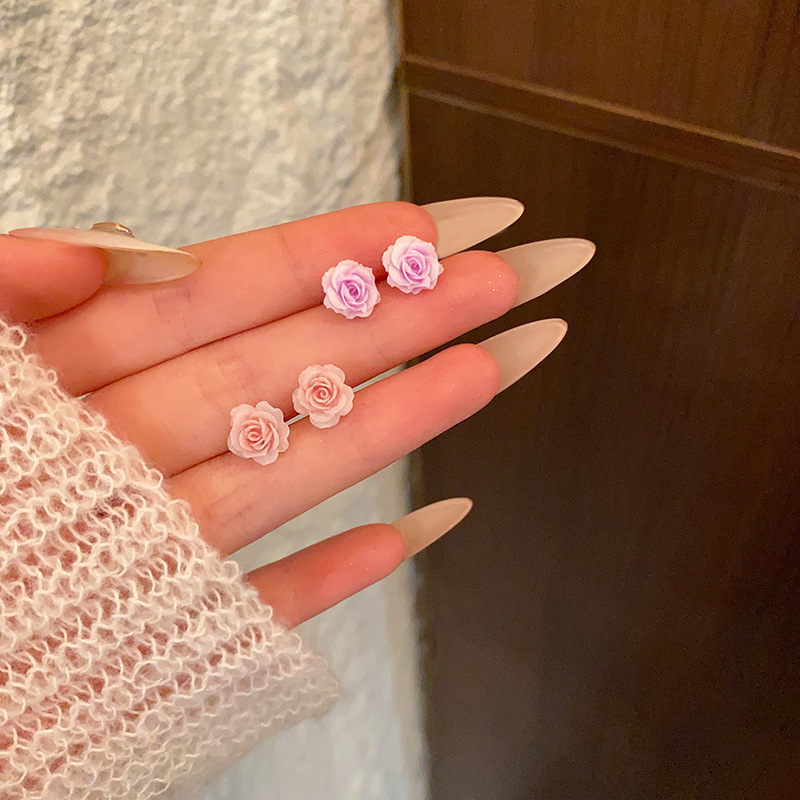 Sweet and fresh pink rose stud earrings, feminine and ethereal charm, versatile dry rose flower earrings and earrings Specification drawing