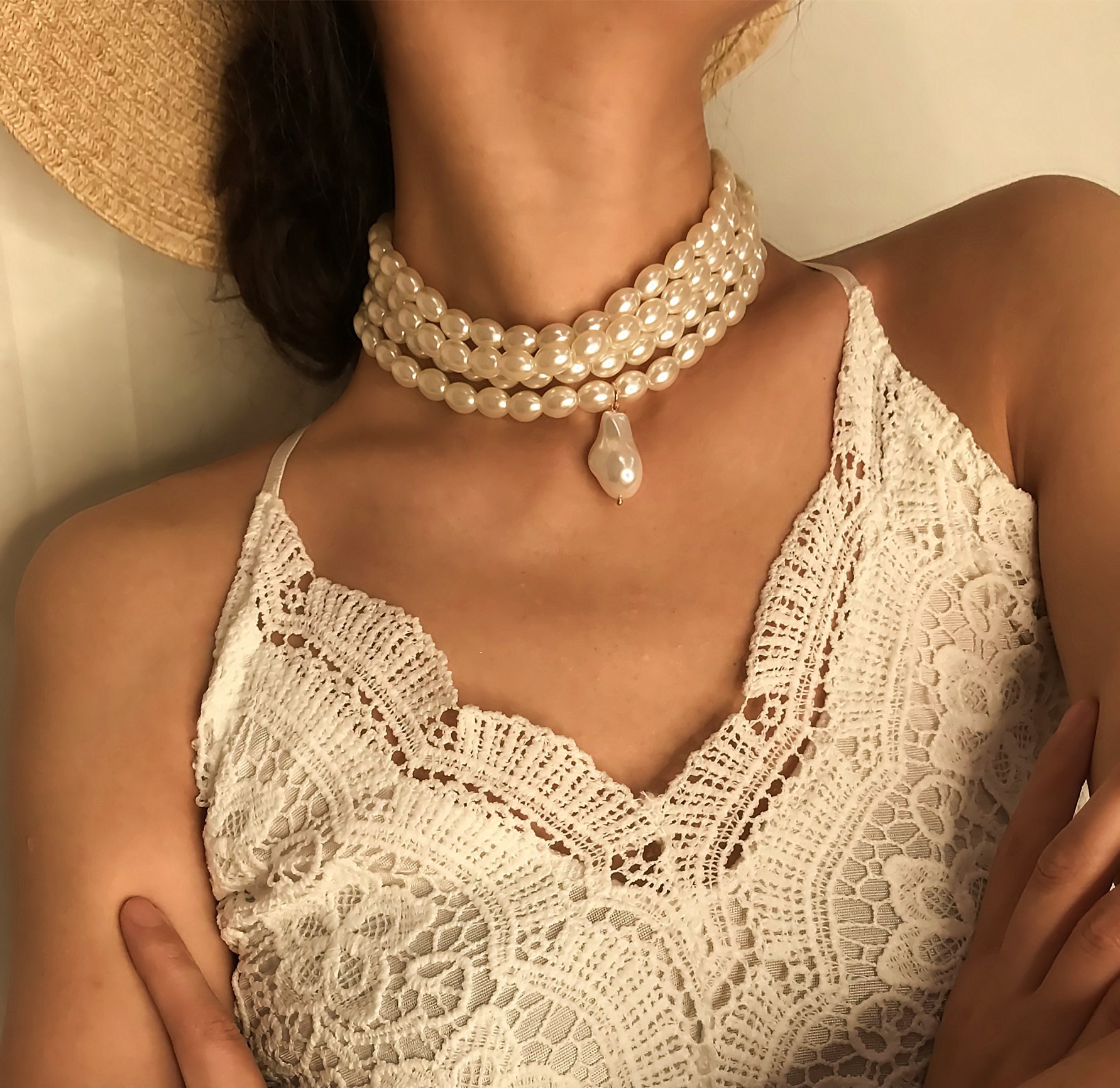 European and American cross-border jewelry, personalized and fashionable geometric beaded necklace, simple multi-layer pearl irregular-shaped pendant necklace for women full figure