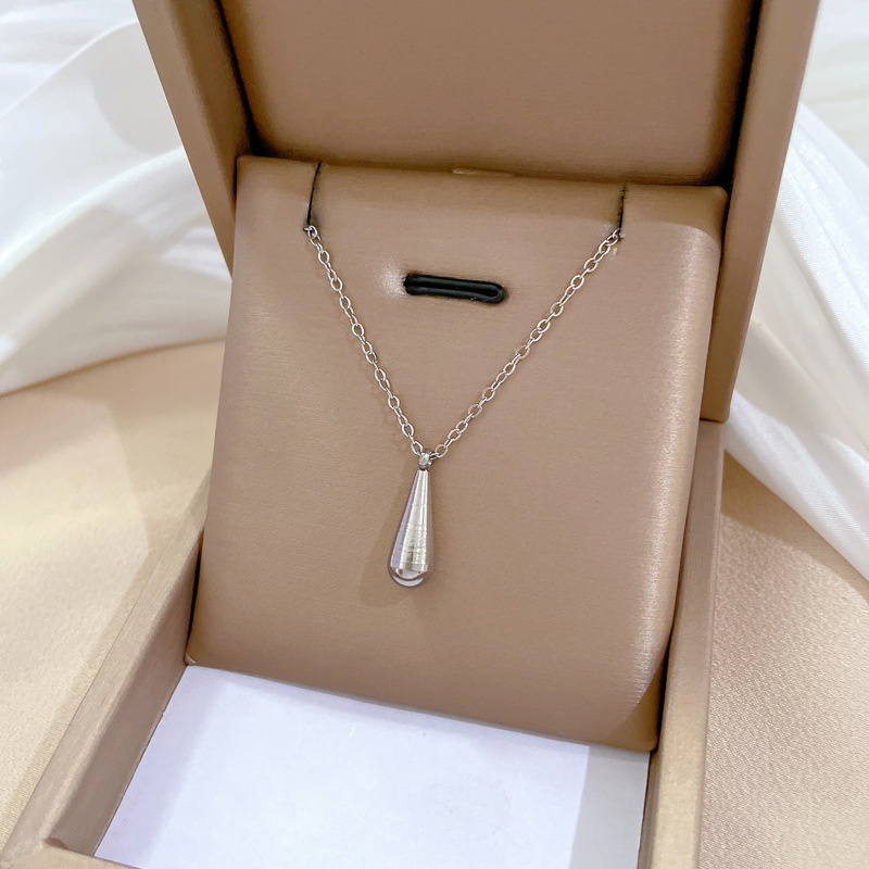 【 All-titanium Steel 】 Cold style water drop personalized minimalist style furnace real gold necklace, female Instagram Internet celebrity collarbone chain Application Scenario