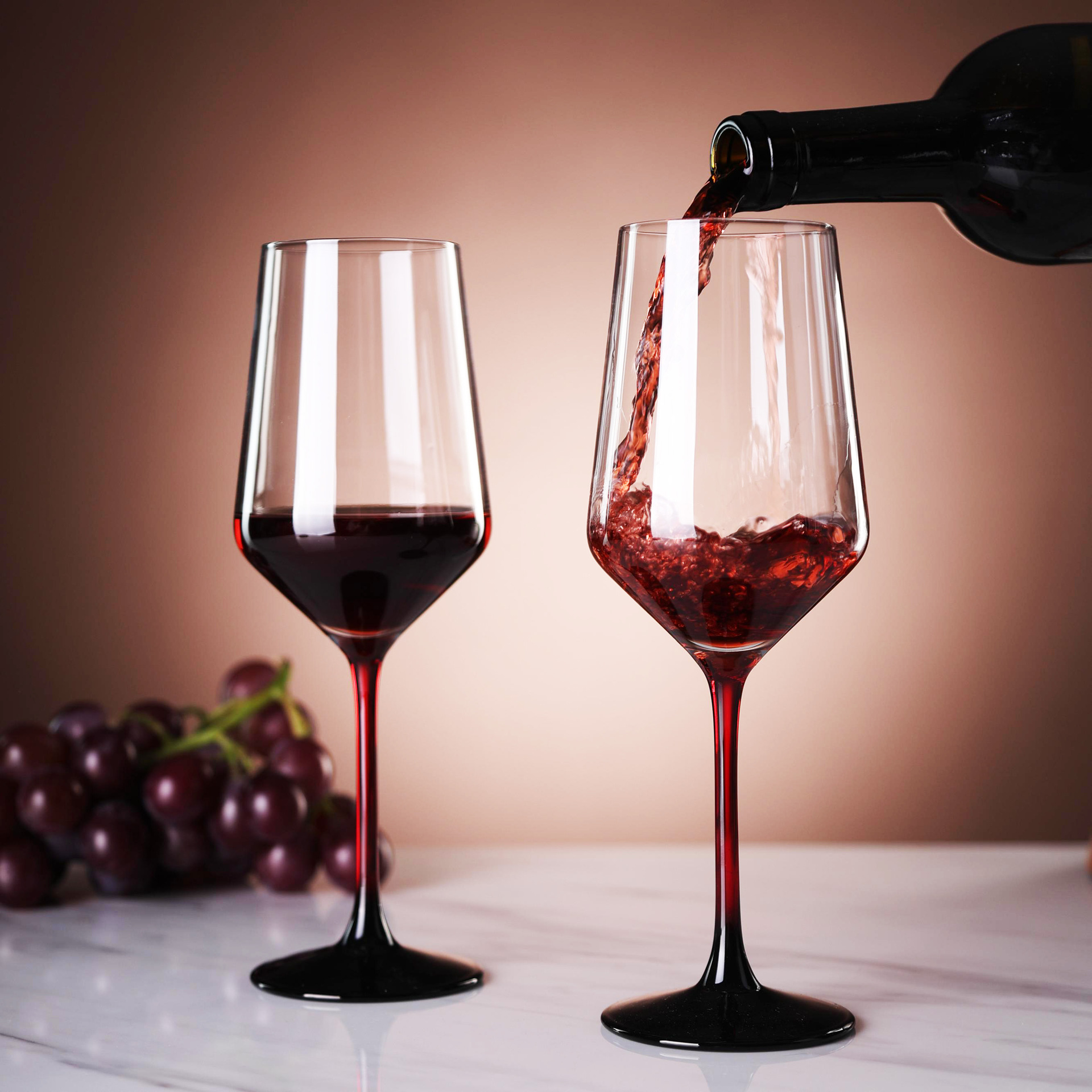 Cold-cut red-stem black-bottomed highball glasses, red wine glasses, champagne glasses, creative wine glasses and glass glasses are available for wholesale with LOGO printing full figure