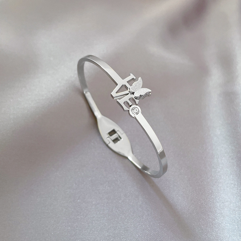 【 All-titanium Steel 】 European and American INS style butterfly titanium steel bracelet, minimalist cross-border retro fashionable stainless steel jewelry Application Scenario