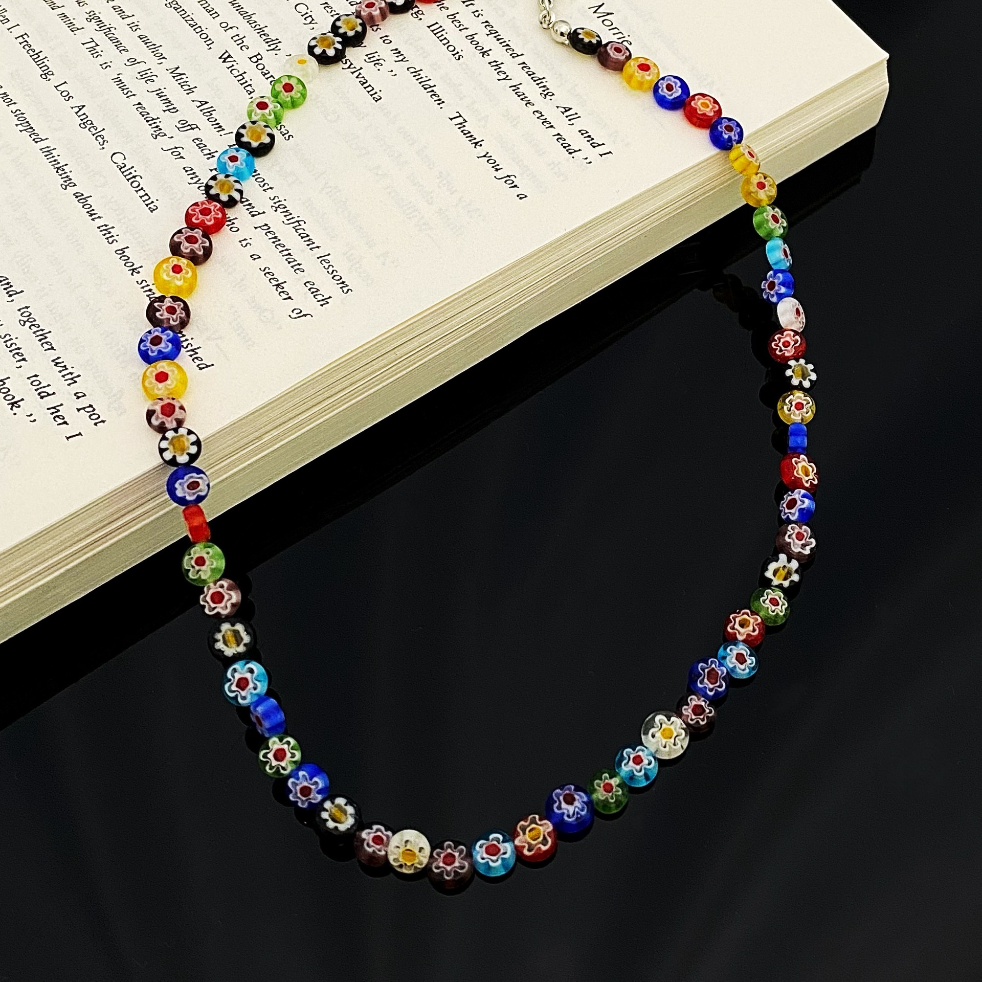 Colorful glass beaded necklace 2023 New Design for women, a niche hip-hop and hot girl collarbone chain accessory Specification drawing