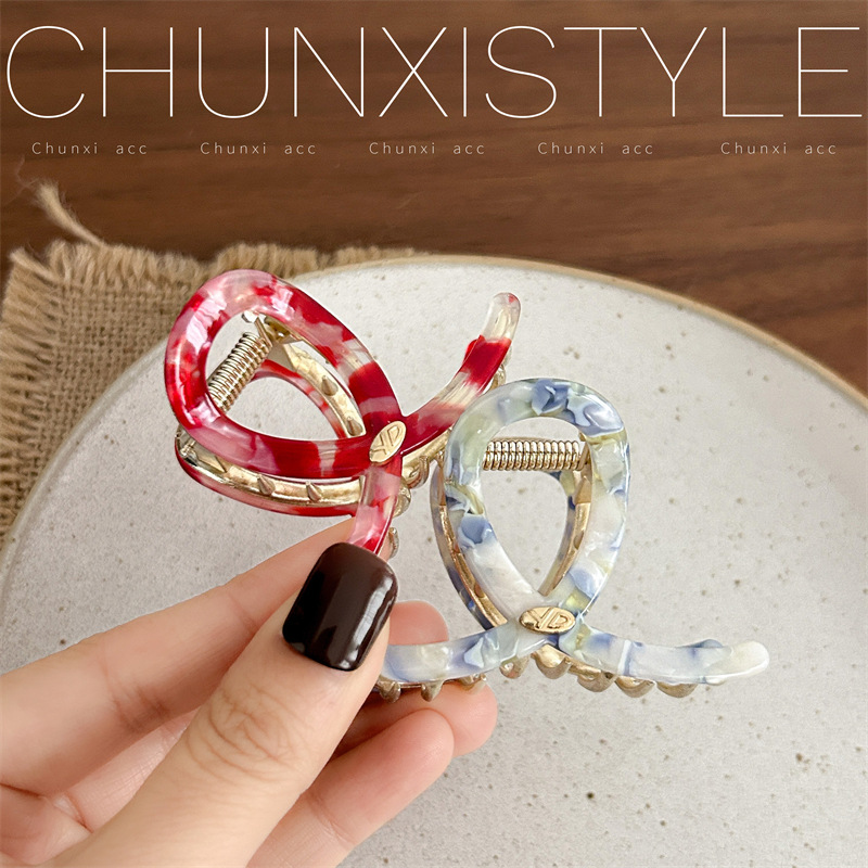 Stylish and high-end style, medium size acetate, abundant hair volume, shark clip, claw clip, back of the head, hair clip, headwear, elegant hairpin details Picture