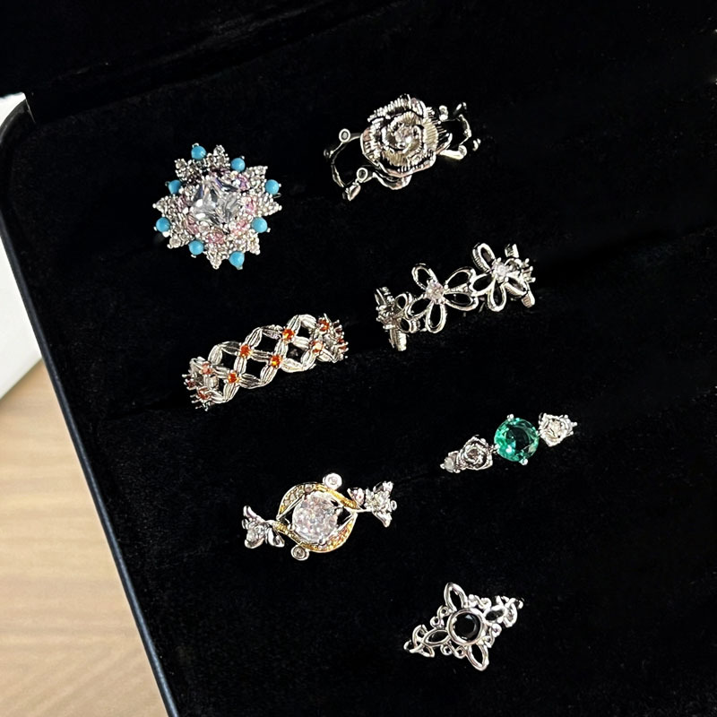 A light and luxurious blue pine hairpin with flowers, a fashionable and niche two-color ring, a unique and elegant floral ring for women full figure