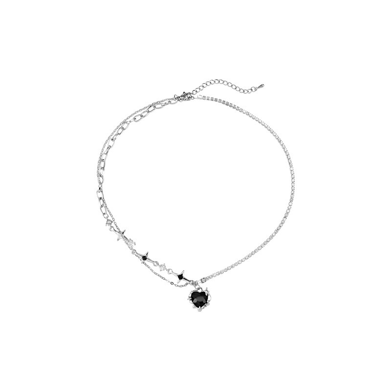 A must-have for hot girls! Versatile and personalized! The black titanium steel necklace exudes a noble and elegant charm. The collarbone chain is feminine and does not fade Item Picture