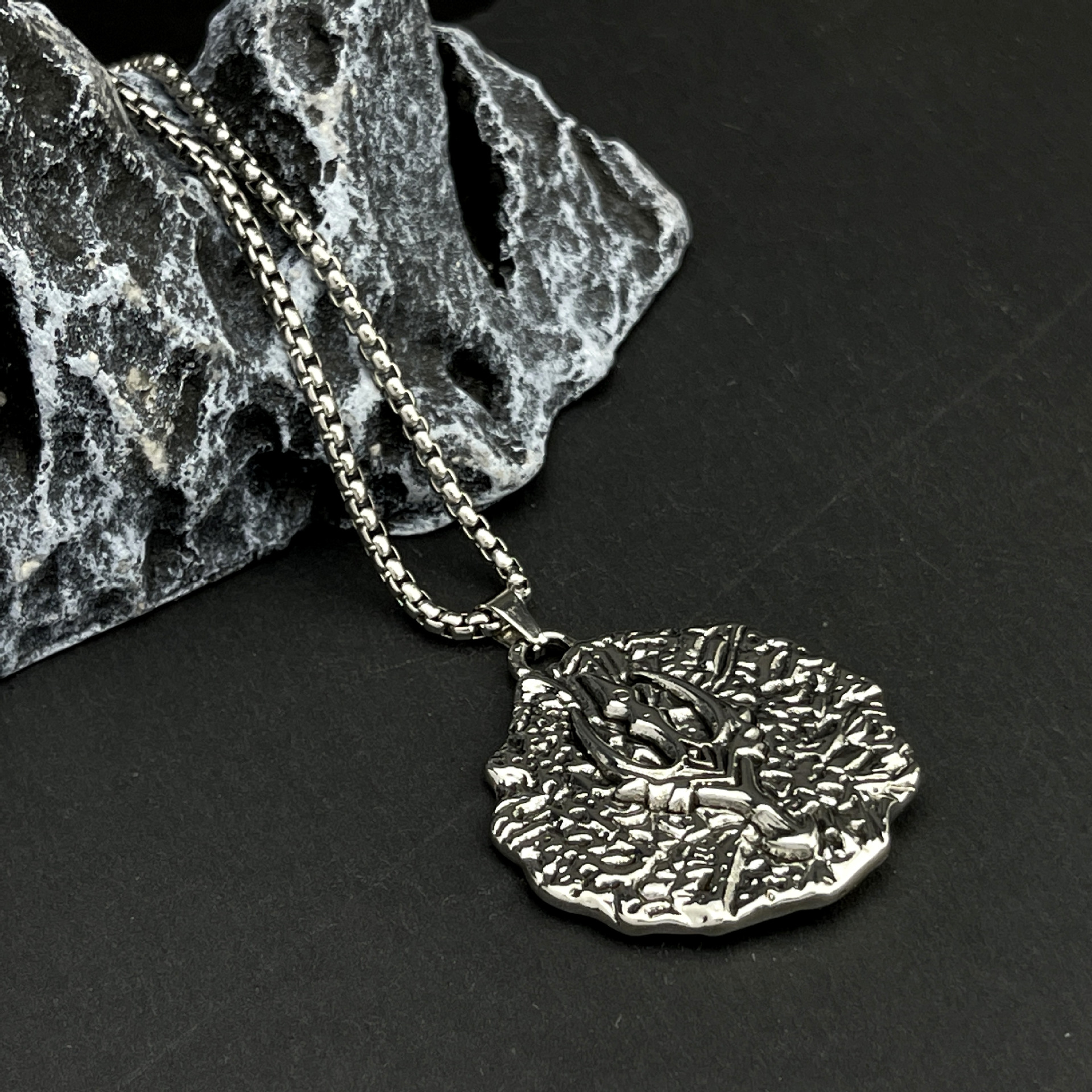 Cross-border Nordic Poseidon Trident alloy pendant, retro, niche and individual hip-hop style titanium steel necklace full figure