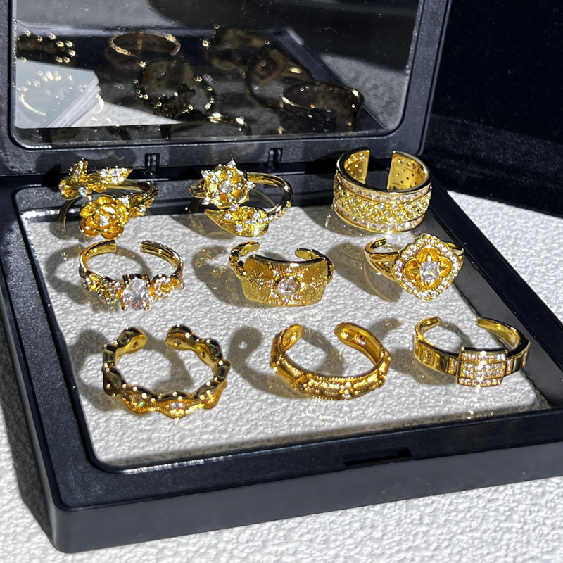 vintage floral brushed court retro light luxury ring, a niche, exquisite and high-end geometric ring Application Scenario