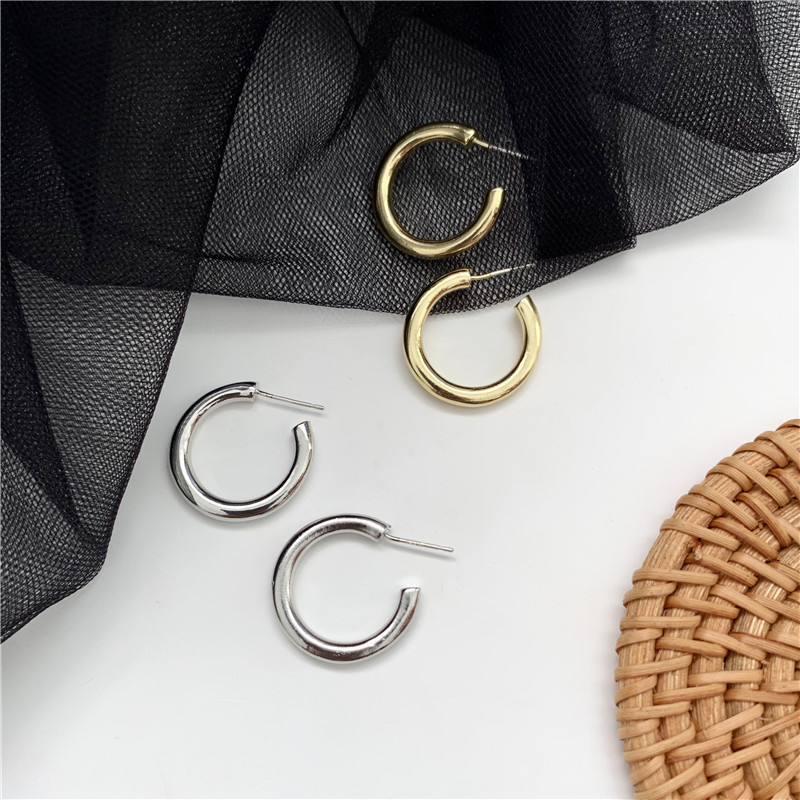 Retro style cold circle earrings, 2025 new trendy and exquisite commuter stud earrings, high-end and light luxury earrings details Picture