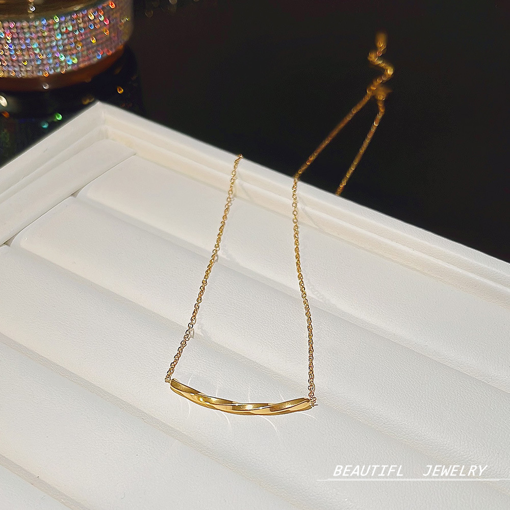 Korean 18K gold smiling titanium steel necklace accessory for girls, a niche and high-end necklace that doesn't fade, a personalized collarbone chain trend Specification drawing
