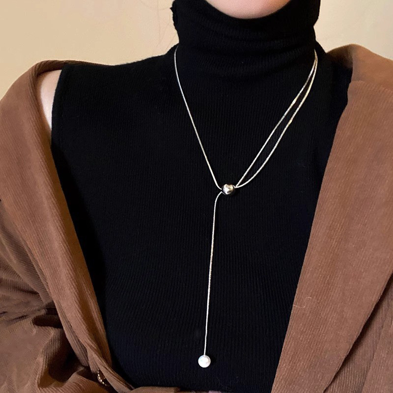 Minimalist silver round ball sweater chain 2023 new style collarbone chain long pearl necklace with feminine charm full figure