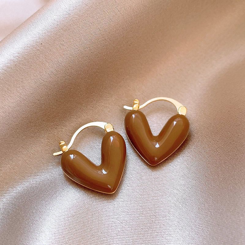 Maillard color series ~ French high-end milk coffee stud earrings, women's ins trendy and niche style, retro design sense, Hong Kong style earrings Specification drawing