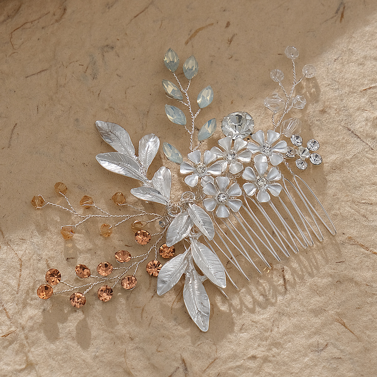 European and American hair accessories, court-style retro style comb, luxurious alloy water diamond comb, handcrafted crystal floral bridal accessories Specification drawing