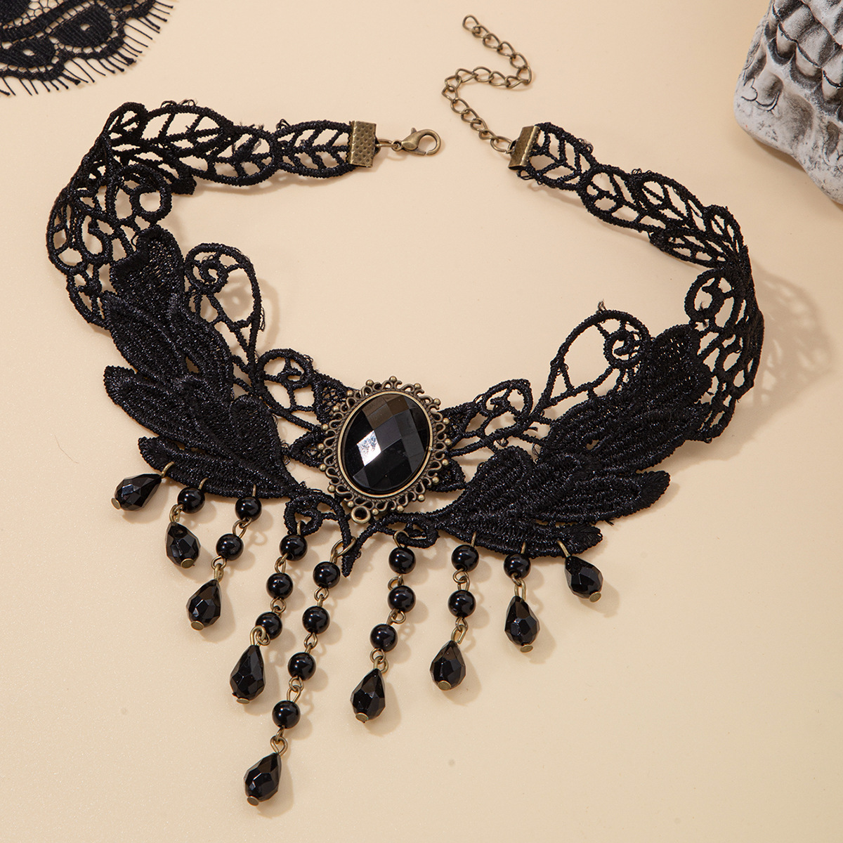 European and American cross-border accessories: Lolita rose lace collarbone chain, retro black crystal choker necklace Application Scenario