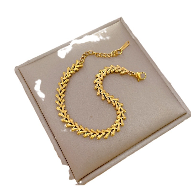 【 All-titanium Steel 】 Dongdaemun's cold and unique V-shaped chain bracelet is a retro best friend of a female Internet celebrity Item Picture