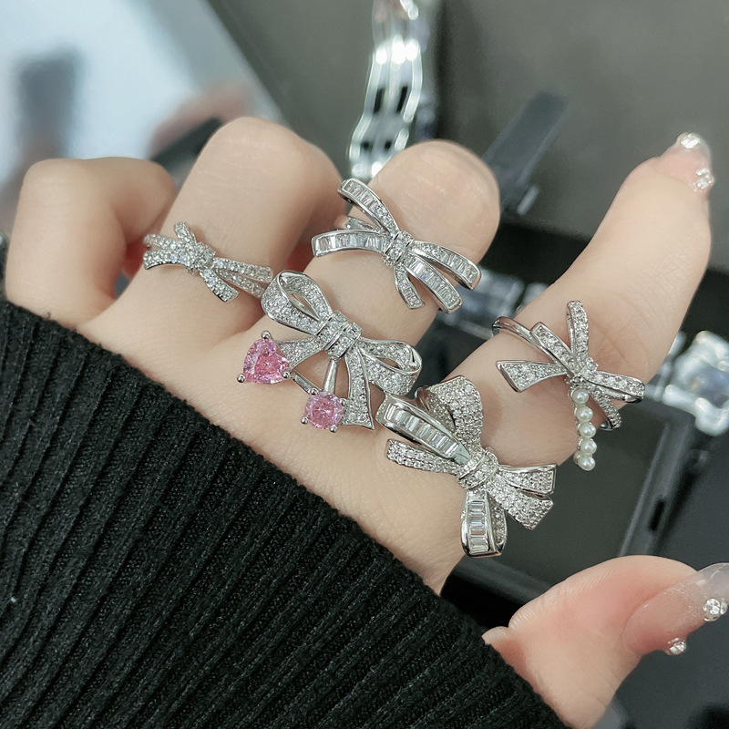 A high-end, light luxury, full diamond zircon bow, sweet and cool open ring for women on Instagram, with a cold and elegant style, a niche ring full figure