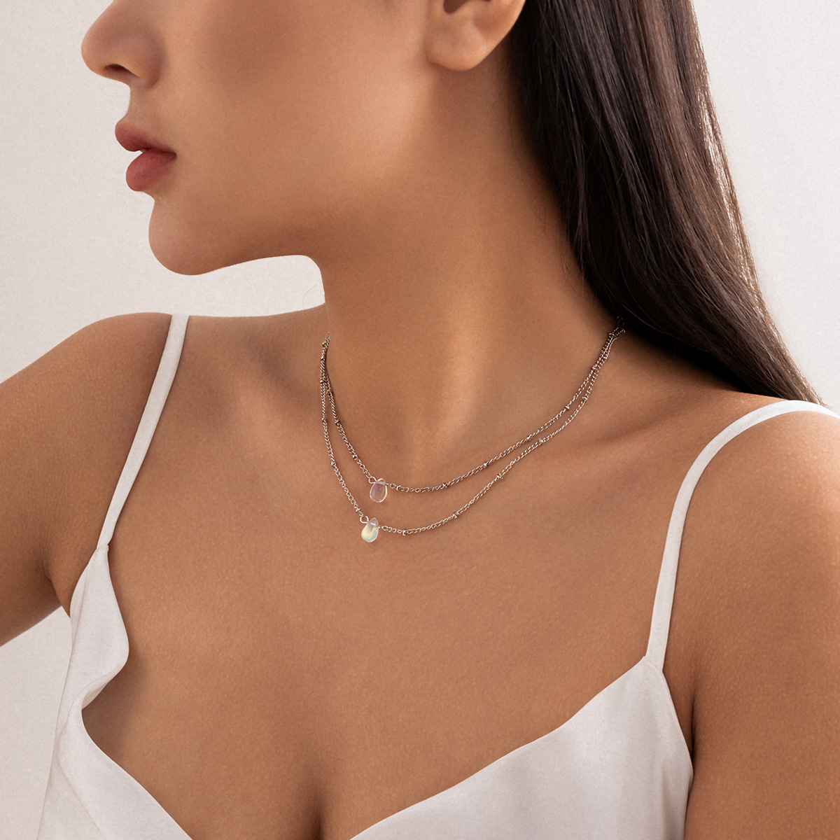 European and American cross-border jewelry, simple design sense, niche long collarbone chain necklace, sweet and cool, versatile, micro-inlaid rhinestone necklace details Picture
