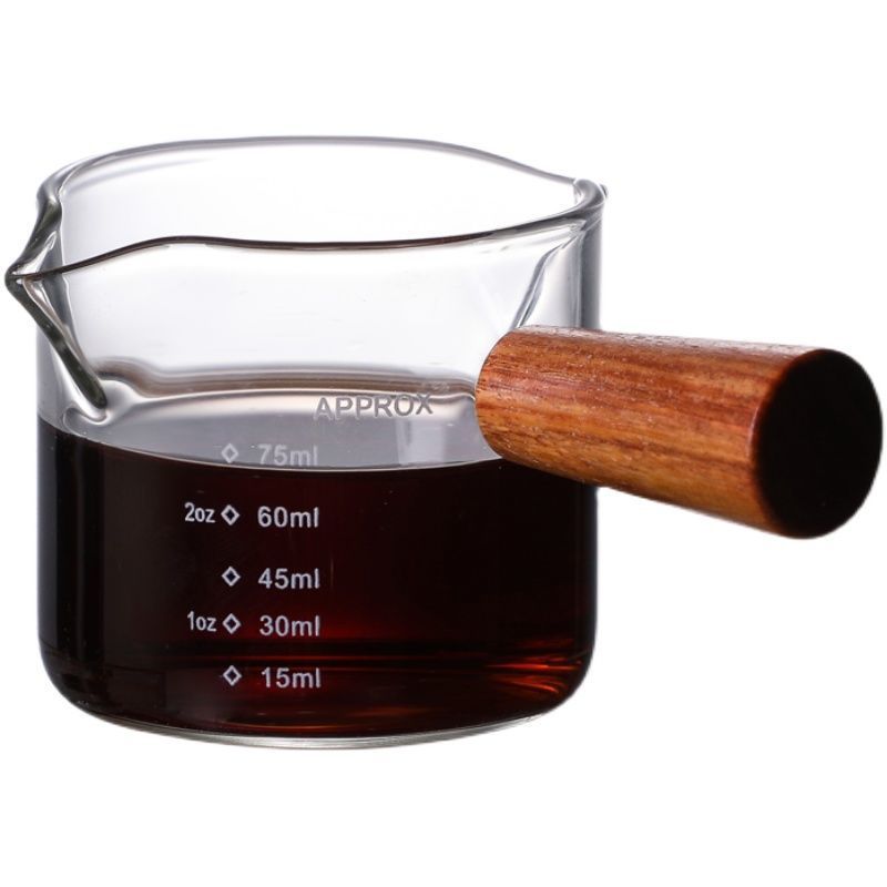 High borosilicate glass small milk cup, wooden handle transparent coffee glass cup, double-spout measuring cup with scale, mini small milk cup Application Scenario