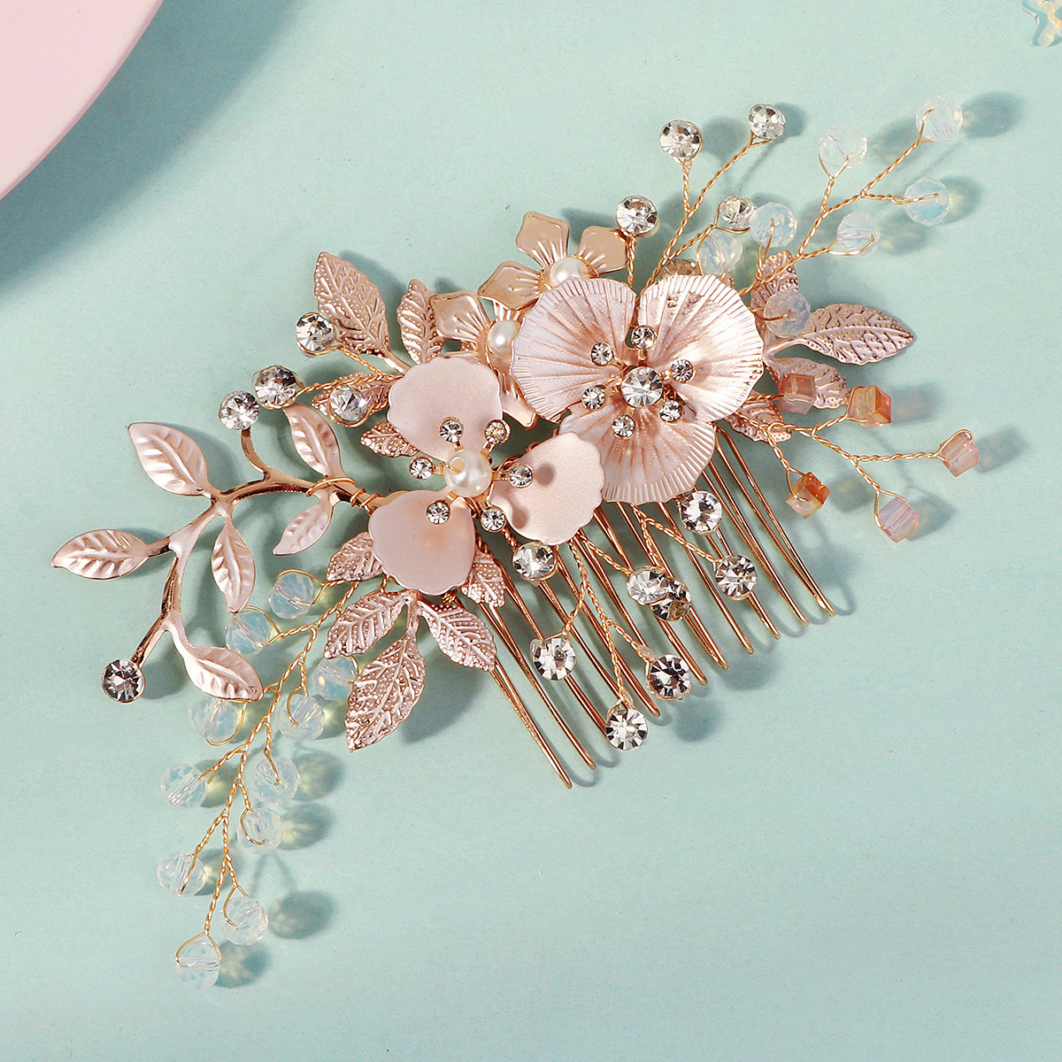 Retro golden floral leaf diamond-encrusted comb, heavy crystal beaded hair comb, wedding accessories, European and American bride braided headwear details Picture