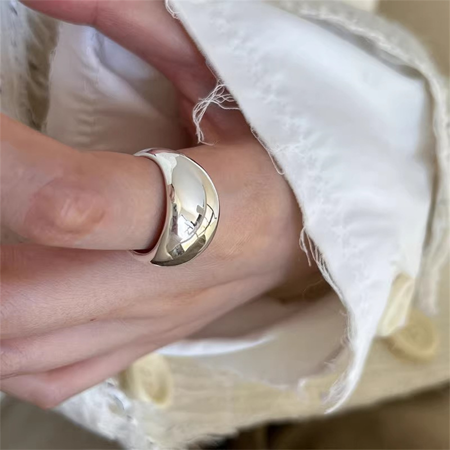S925 sterling silver, a niche, chubby, smooth ring for women, a simple and elegant index finger ring with an oval wide opening full figure