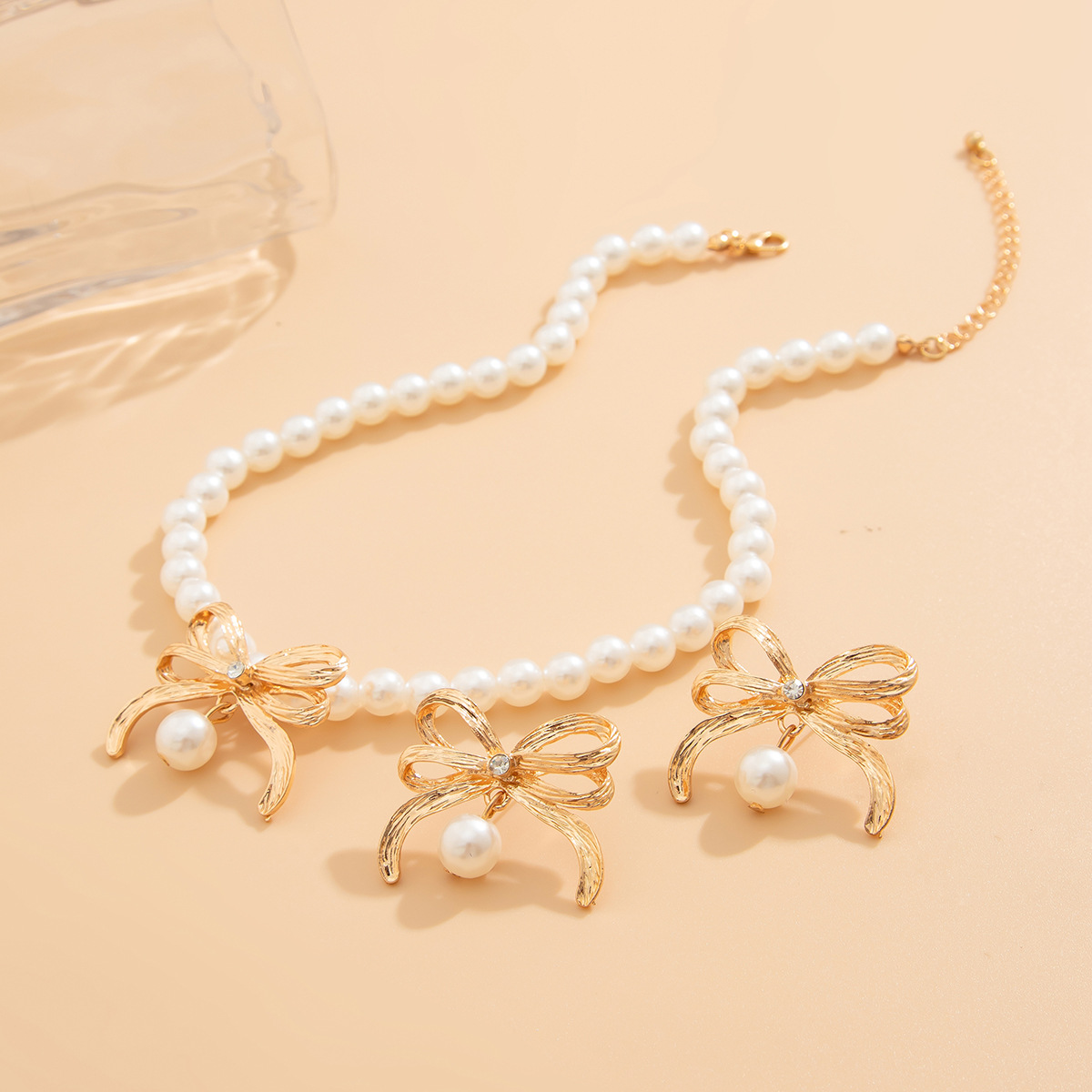 European and American cross-border jewelry, fashionable imitation pearl beaded necklace set, light luxury style alloy bow collarbone chain Specification drawing