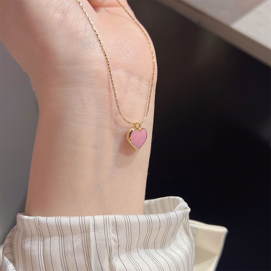 A heart-shaped pink necklace with a light luxury and niche design for women, a new 2023 minimalist collarbone chain accessory on Instagram details Picture